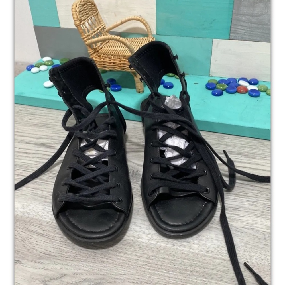 A7EIJE  Genuine Leather lace up sandals size 7.5